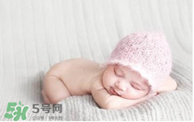 早產(chǎn)兒的發(fā)育和正常嬰兒一樣嗎？早產(chǎn)兒發(fā)育會(huì)遲緩嗎？