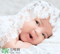 早產(chǎn)兒幾個(gè)月可以添加輔食？早產(chǎn)兒添加輔食需要延遲嗎？