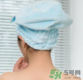 干發(fā)巾和干發(fā)帽哪個好？干發(fā)帽什么材質(zhì)的好