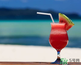 喝西瓜汁會(huì)胖嗎？西瓜汁的熱量是多少？