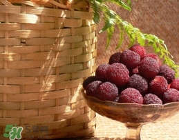 楊梅酒放糖好還是不放糖好？楊梅酒放什么糖好？