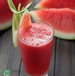 榨西瓜汁要加水嗎？榨西瓜汁要加多少水？