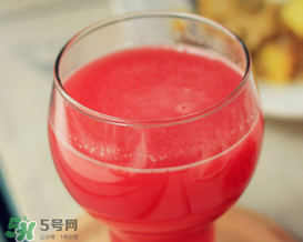 西瓜汁為什么會分層？西瓜汁分層還能喝嗎？