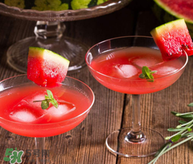 西瓜汁為什么會分層？西瓜汁分層還能喝嗎？