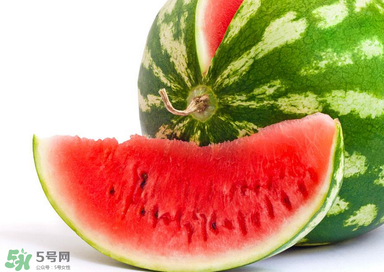 催熟的西瓜能吃嗎？催熟的西瓜吃了會(huì)怎樣？