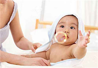 寶寶能用艾葉水洗澡嗎？嬰兒能用艾葉水洗澡嗎？