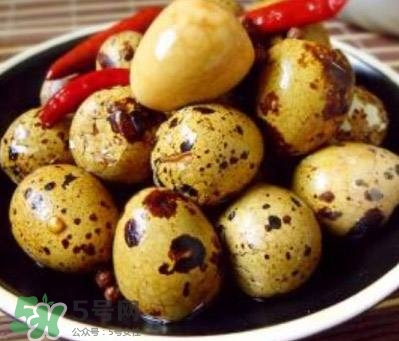 鵪鶉蛋能和胡蘿卜一起吃嗎？鵪鶉蛋能放多久？