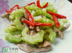 苦瓜炒肉怎么炒不苦？苦瓜炒肉怎么做才不苦？