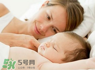 寶寶睡覺突然大哭是什么原因？寶寶睡覺大哭正常嗎？