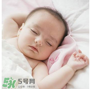 寶寶睡覺突然大哭是什么原因？寶寶睡覺大哭正常嗎？
