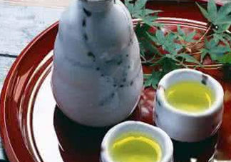 竹葉青酒不能和什么一起吃？喝竹葉青酒要注意什么？