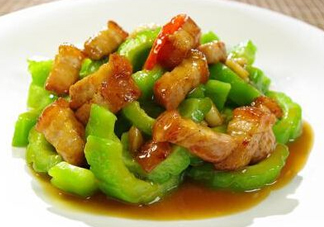 苦瓜炒肉怎么炒不苦？苦瓜炒肉怎么做才不苦？