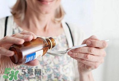 感冒藥和消炎藥能一起吃嗎？感冒藥吃多了會怎樣