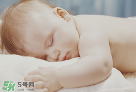 寶寶需要枕頭嗎？寶寶多大可以用枕頭？