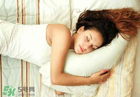 睡夠8個小時為什么還是困的不行？