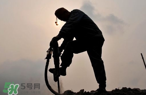 矽肺病和塵肺病哪個(gè)比較嚴(yán)重？矽肺病與塵肺病的區(qū)別