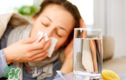 感冒藥飯前吃還是飯后吃？吃感冒藥會推遲月經(jīng)嗎？