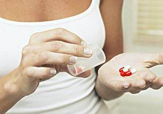 感冒藥飯前吃還是飯后吃？吃感冒藥會推遲月經(jīng)嗎？