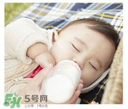 母乳寶寶要比喂奶粉的寶寶體質(zhì)好嗎 母乳比奶粉營(yíng)養(yǎng)嗎？