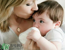 母乳寶寶要比喂奶粉的寶寶體質(zhì)好嗎 母乳比奶粉營(yíng)養(yǎng)嗎？