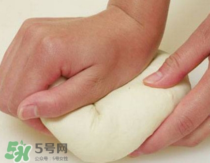 韭菜盒子用什么面粉？韭菜盒子能用高筋面粉？