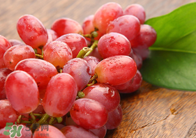 紅提怎么洗才干凈？紅提用鹽洗可以吃嗎？