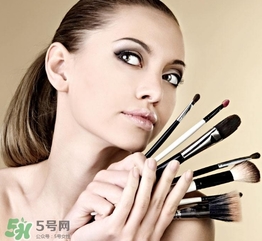 化妝后臉癢是怎么回事？化妝后臉癢怎么辦？