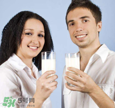 脫脂奶粉什么時(shí)候喝最好？脫脂奶粉什么時(shí)候喝？