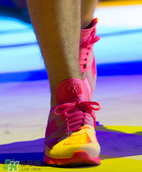 cdg與nike air max 180聯(lián)名氣墊運(yùn)動(dòng)鞋什么時(shí)候發(fā)售？