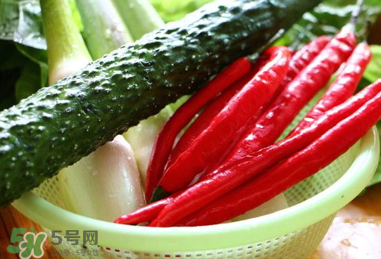 辣椒和黃瓜能一起吃嗎？黃瓜和辣椒一起吃好嗎？
