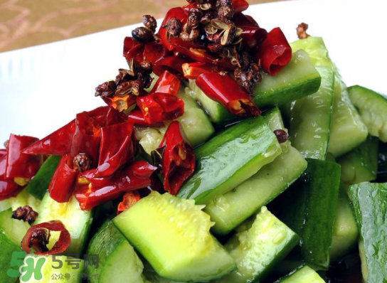 辣椒和黃瓜能一起吃嗎？黃瓜和辣椒一起吃好嗎？