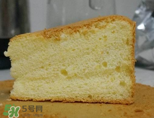 戚風(fēng)蛋糕怎么脫模？戚風(fēng)蛋糕倒扣多久脫模