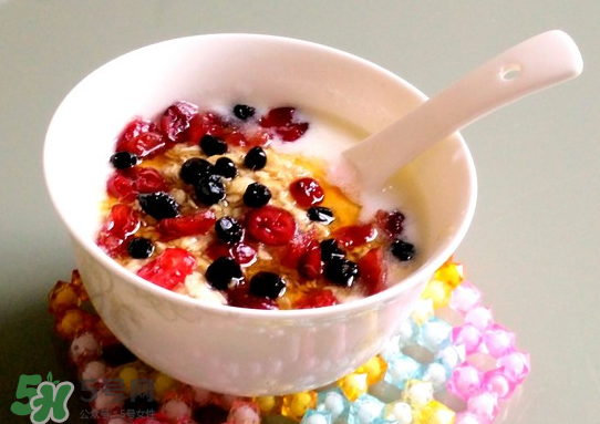 藍(lán)莓和蜂蜜能一起吃嗎？藍(lán)莓能和蜂蜜一起吃嗎？