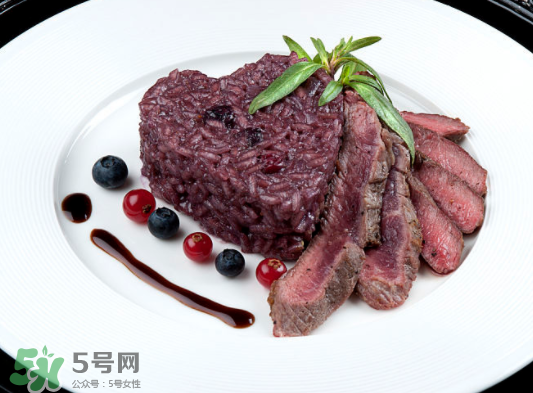 藍(lán)莓和牛肉能一起吃嗎？藍(lán)莓和牛肉會過敏嗎？