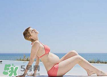 孕婦洗頭可以用護(hù)發(fā)素嗎？孕婦洗頭要不要用護(hù)發(fā)素？