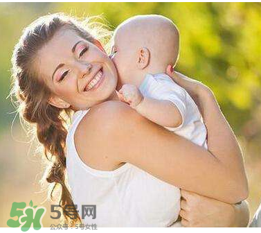 孕婦洗頭可以用護(hù)發(fā)素嗎？孕婦洗頭要不要用護(hù)發(fā)素？