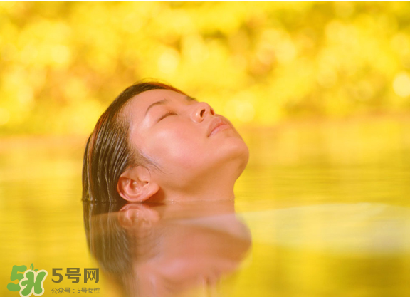 夏天可以泡溫泉嗎？冬天泡溫泉好還是夏天泡溫泉好？