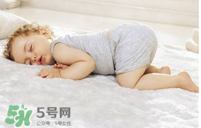 什么時(shí)候給寶寶剪指甲？寶寶多大可以剪指甲？