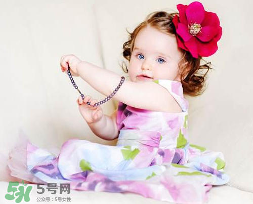 什么時(shí)候給寶寶剪指甲？寶寶多大可以剪指甲？