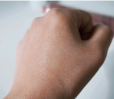 age20s粉底好還是赫拉氣墊好？