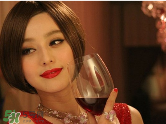 藍(lán)莓酒和葡萄酒哪個(gè)好？藍(lán)莓酒好還是葡萄酒好？