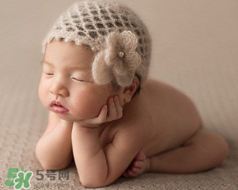 母乳喂養(yǎng)會胸下垂嗎？母乳喂養(yǎng)胸部下垂怎么辦？