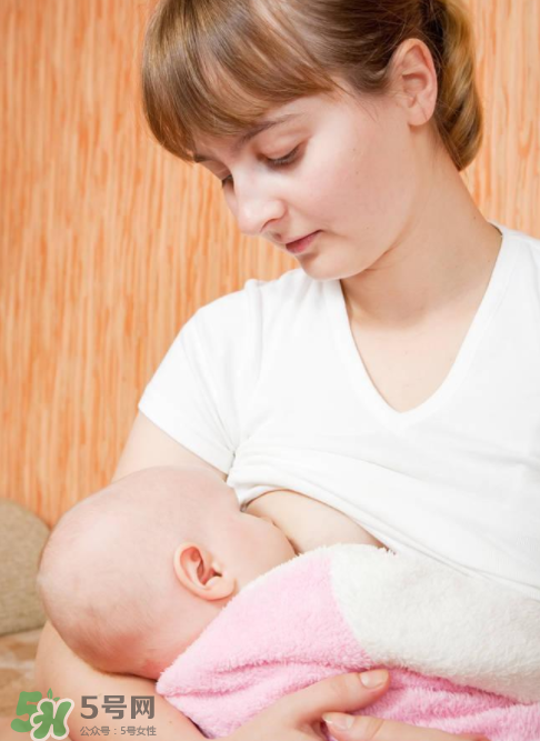 母乳喂養(yǎng)胸會變小嗎？母乳喂養(yǎng)胸會不會變??？