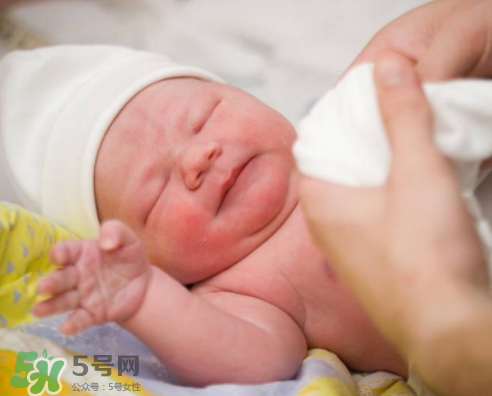 母乳喂養(yǎng)胸會(huì)變大嗎？母乳喂養(yǎng)后胸部的變化