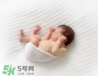 新生兒能用母乳洗臉嗎？新生兒能用母乳擦臉嗎？