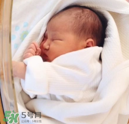 新生兒能用母乳洗臉嗎？新生兒能用母乳擦臉嗎？