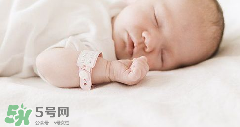 新生兒能用母乳洗臉嗎？新生兒能用母乳擦臉嗎？