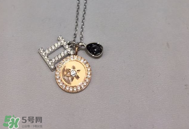 施華洛世奇星座項(xiàng)鏈?zhǔn)鞘裁床馁|(zhì)？施華洛世奇星座項(xiàng)鏈材質(zhì)介紹