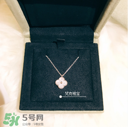 梵克雅寶四葉草項(xiàng)鏈?zhǔn)鞘裁床馁|(zhì)？四葉草項(xiàng)鏈材質(zhì)介紹