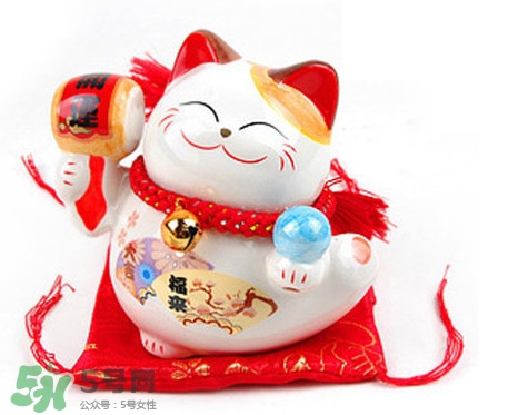 招財貓有什么講究？招財貓左手招什么右手招什么？